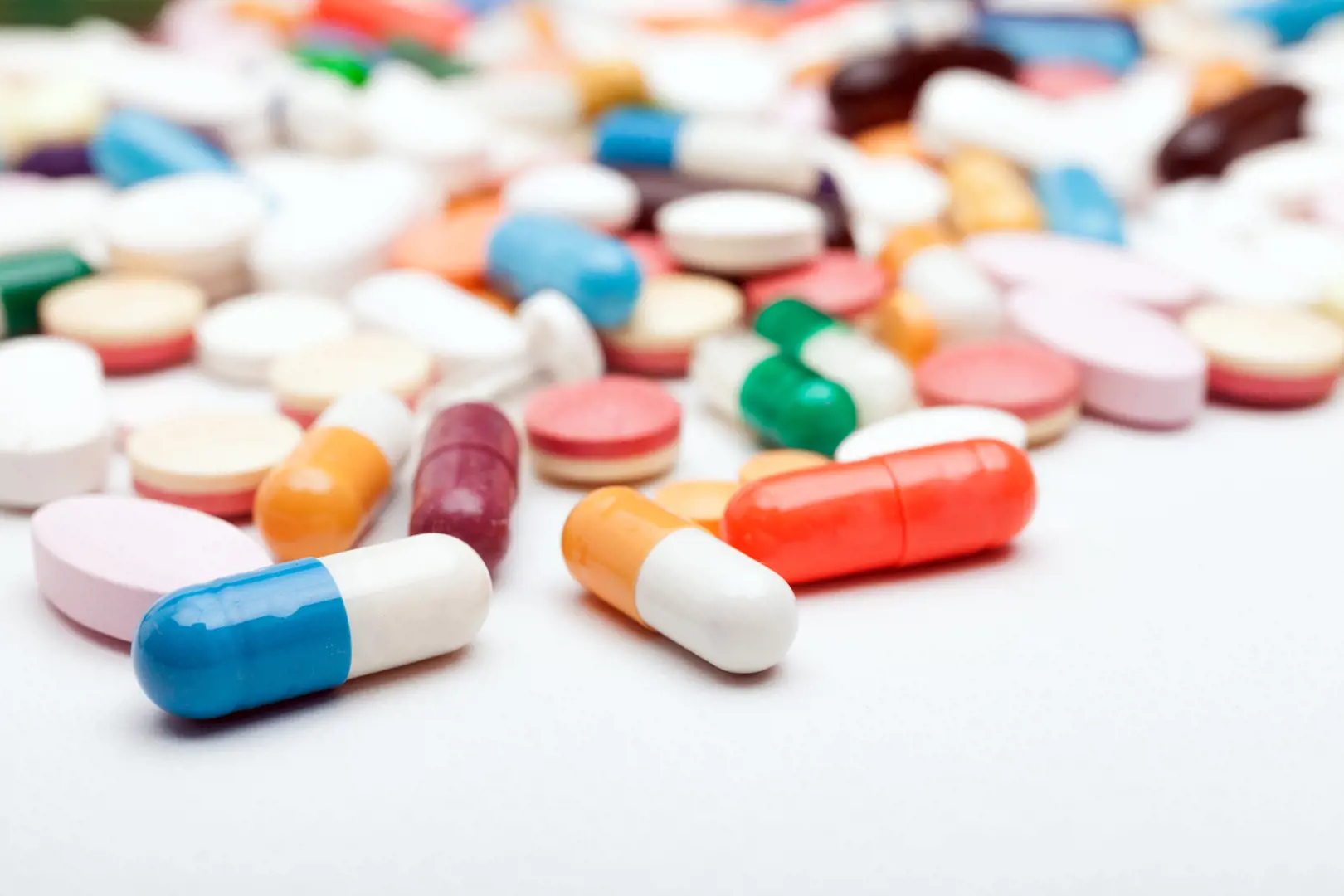 Medicines and supplements in capsules and tablets